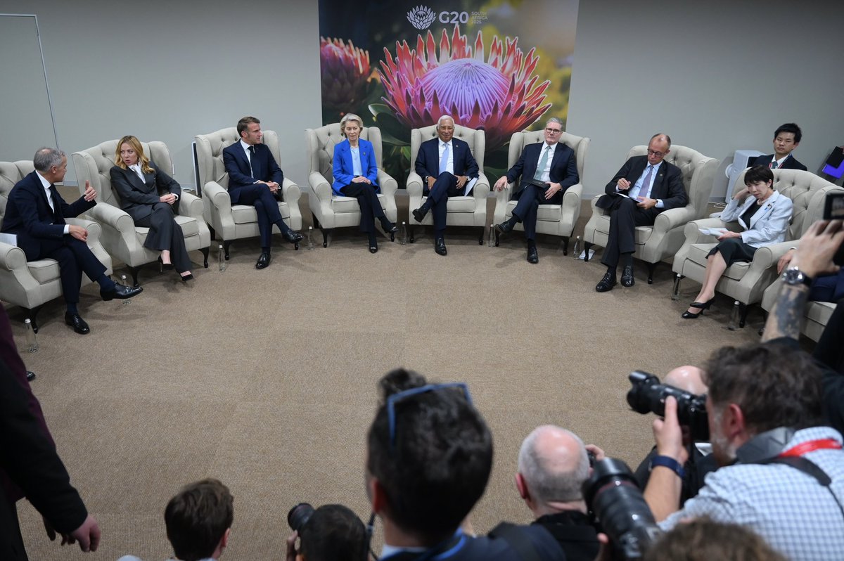 vonderleyen's tweet image. We welcome the continued US efforts to bring peace to Ukraine. 

The initial draft of the 28-point plan includes important elements that will be essential for a just and lasting peace.

We believe therefore that the draft is a basis which will require additional work.  

We are…