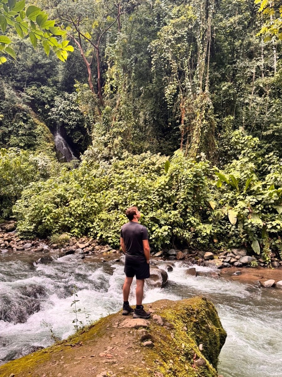 ChrisThomas_TX's tweet photo. Costa Rica���Arenal volcano, fishing for Peacock Bass, jungle hikes with Howler Monkeys, Zip Lines &amp; ATVs w/ good friends for holiday break from LaTech😎 https://t.co/7o8Hj8GORd