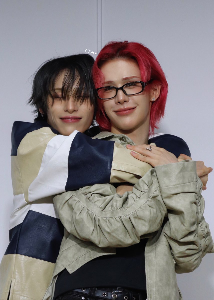 xlovletter's tweet image. 251122

“my 팬싸템 !!!!!” 

#XLOV #엑스러브 #우무티 #하루