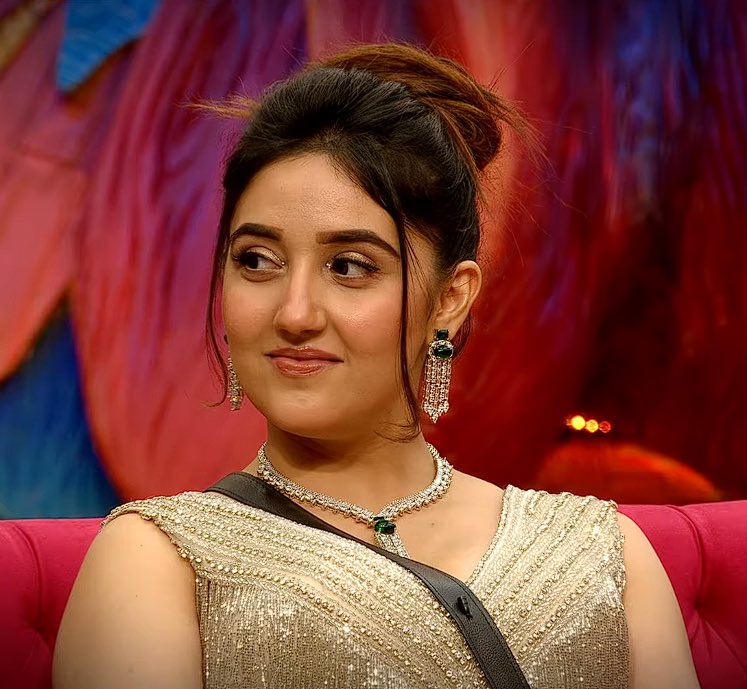 Ranking Poll (Week 13) 

Like &amp; Retweet if you are supporting #AshnoorKaur

(Results will be announced tomorrow at 7PM) #BiggBoss19