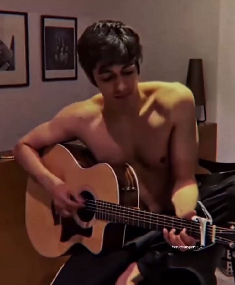 Laut ao chatpate guitarist please 😭