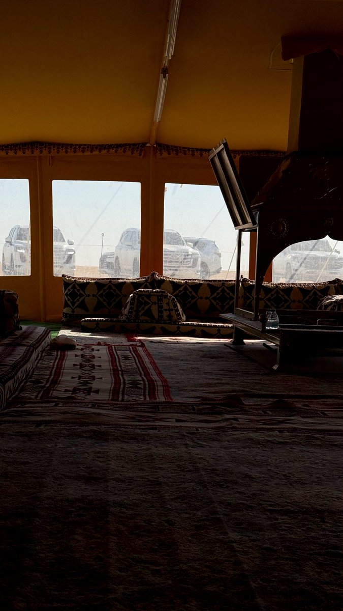 مثل ماا يرسم مفاتنك نسناس النسيم
يرسم ظلالك على القاع مايغوي العباد