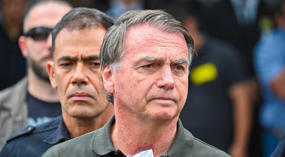 La Policía Federal brasileña arrestó este sábado al expresidente Jair Bolsonaro de manera preventiva, llevando a cabo una orden emitida por el juez Alexandre de Moraes del Supremo Tribunal Federal del país suramericano.
cubadebate.cu/noticias/2025/…