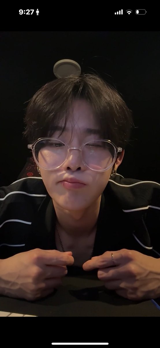 jiyunskkr's tweet photo. 징챠로 얼굴 너무 귀여운뎅 핏줄 봐봨ㅋㅋ큐ㅠ https://t.co/DZRWTVdPfQ