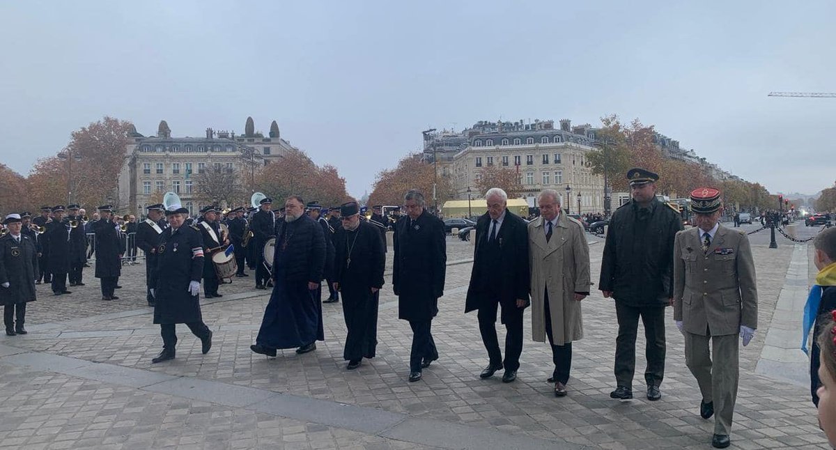 AMCFU's tweet image. 🇺🇦🕯 Journée de commémoration de l’Holodomor

Ce jour, nous rendons hommage aux millions d’Ukrainiens morts lors de l’Holodomor, la famine délibérément provoquée par le régime soviétique en 1932–1933.
🕯 À 16h00 UA (15h00 FR), une minute de silence pour que leur mémoire vive.