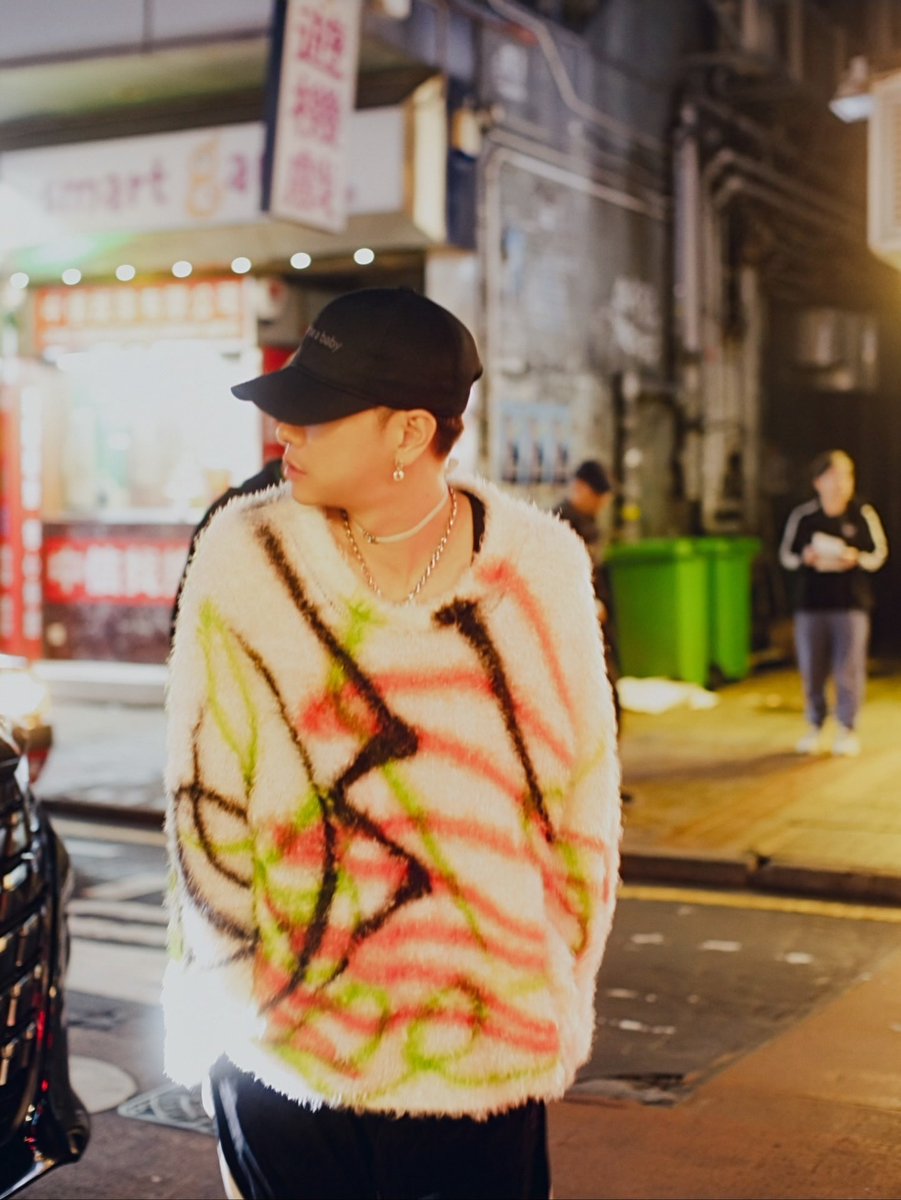 TeamABC0127JDA's tweet image. 健さん インスタありがとうございます😊

うぉぉぉおおおおお！
たまらん！！
いちいちかっこよすぎるｷｬ─(*ᵒ̴̶̷͈᷄ᗨᵒ̴̶̷͈᷅)─♡

そしてやっぱり顔ちっさ！！

白ニット可愛い〜
めっちゃ好み🫶💕

#TENBLANKファンミーティング 
#佐藤健 #グラスハート #GlassHeart