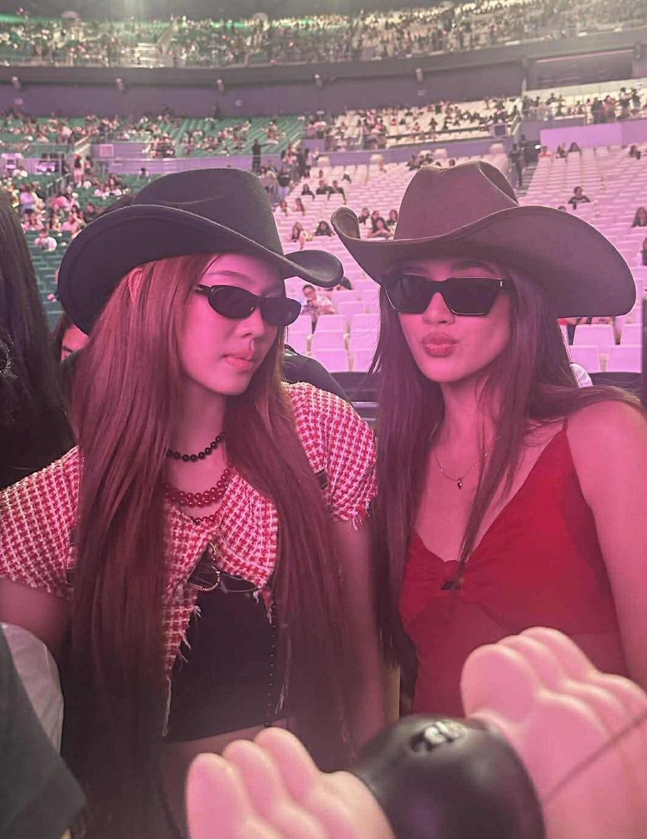 iahsgf's tweet image. PRETTY KIKAYZ 😭