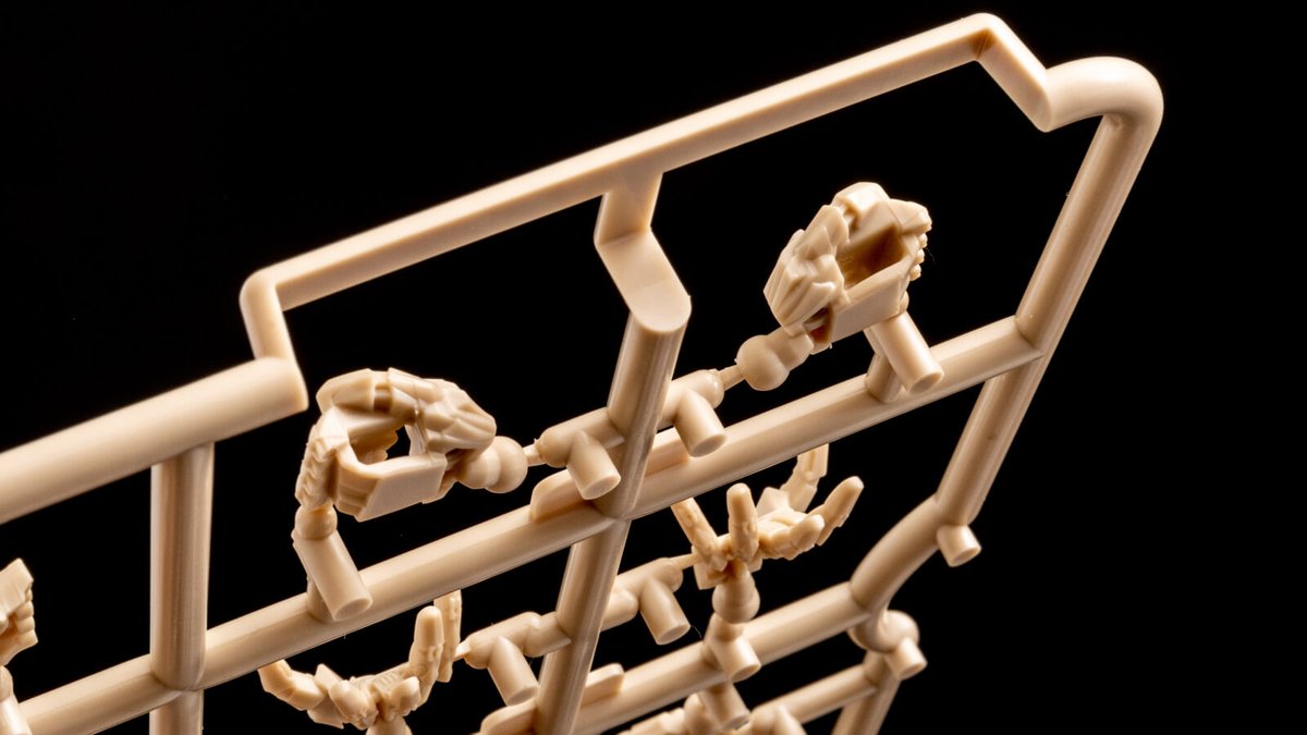 NippperCom's tweet image. スミが入って立体感を増した握り手とのコンビネーションは、このプラモデルのいちばんの大トロと言っていい。ここを鑑賞するために買ってもいいのよ！
nippper.com/2022/11/69495/
ロボットプラモの手首にこだわる貴方にオススメしたい／MODEROID ヒメブレン レビュー！
#キットレビュー #MODEROID