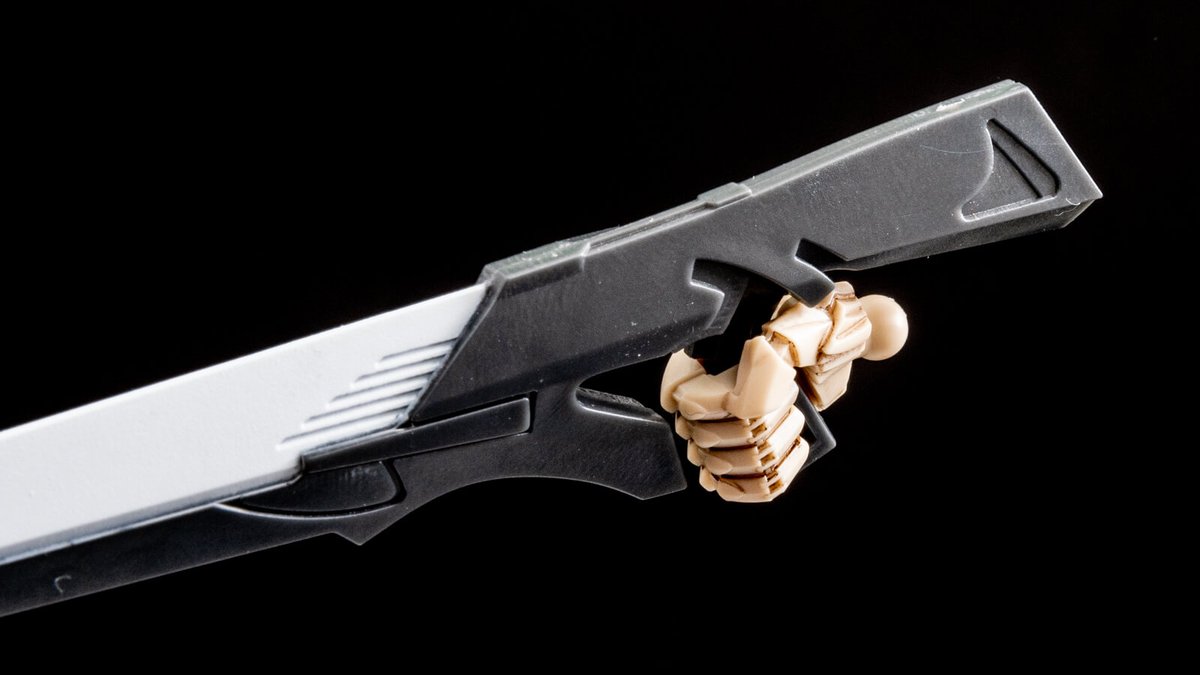 NippperCom's tweet image. スミが入って立体感を増した握り手とのコンビネーションは、このプラモデルのいちばんの大トロと言っていい。ここを鑑賞するために買ってもいいのよ！
nippper.com/2022/11/69495/
ロボットプラモの手首にこだわる貴方にオススメしたい／MODEROID ヒメブレン レビュー！
#キットレビュー #MODEROID