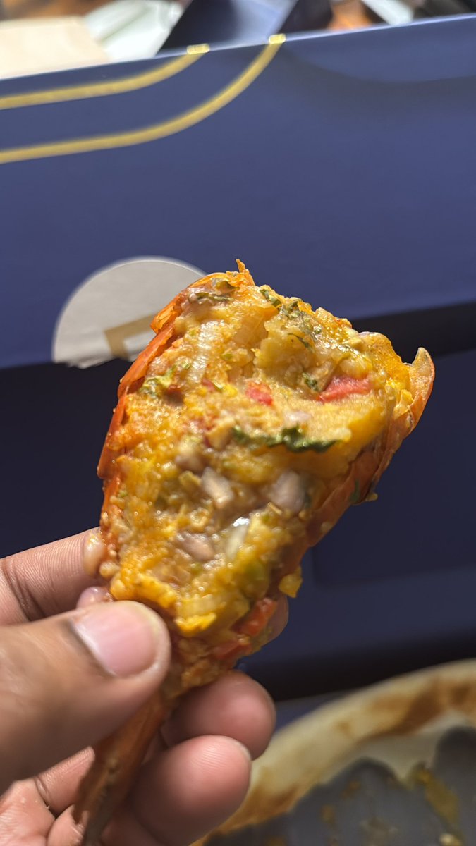 iamitp's tweet image. So I ordered @ITCHotelsCares @ITCHotels Gourmet Couch Limited Edition yesterday and loved it so much that I ordered it again today. 

Shockingly, ITC cut corners on the repeat. Not only 🍤 were much smaller but they were actually filled with mashed potato 🥔

such chindi chori