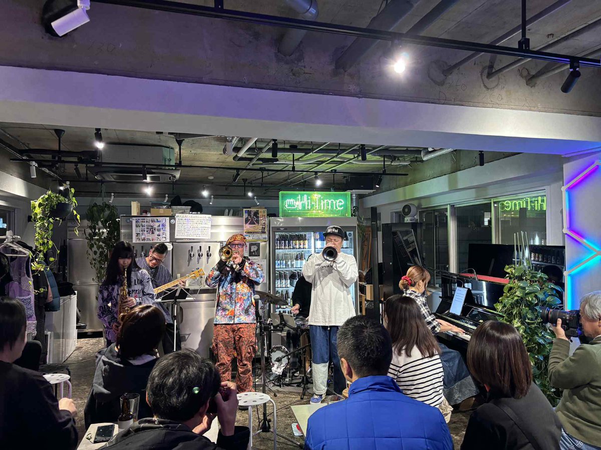 WataruOhyama's tweet image. 11/22東京∞景ライブ

皆様ありがとうございました！！

今日は新曲2曲やりました

オリジナル曲だけでライブできるようになってきました！

次回は12/5
皆様お待ちしております

遊びに来てくれたチャランペッターあつしくんも一曲一緒にやってくれたよ！楽しかった