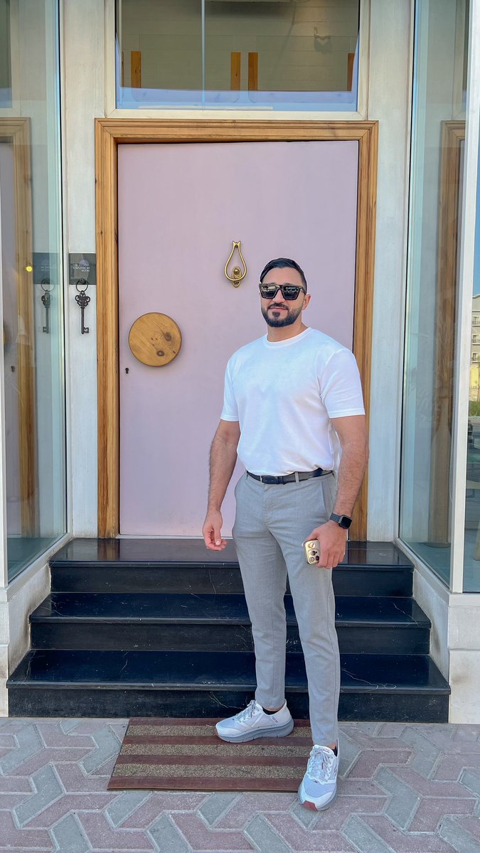 ATuHiFaH's tweet photo. • اقترب ممن يفتحون في روحك نوافذ من نور، و يقولون لك أنه بوسعك أن تضيء العالم..! https://t.co/SnyAENgJvK