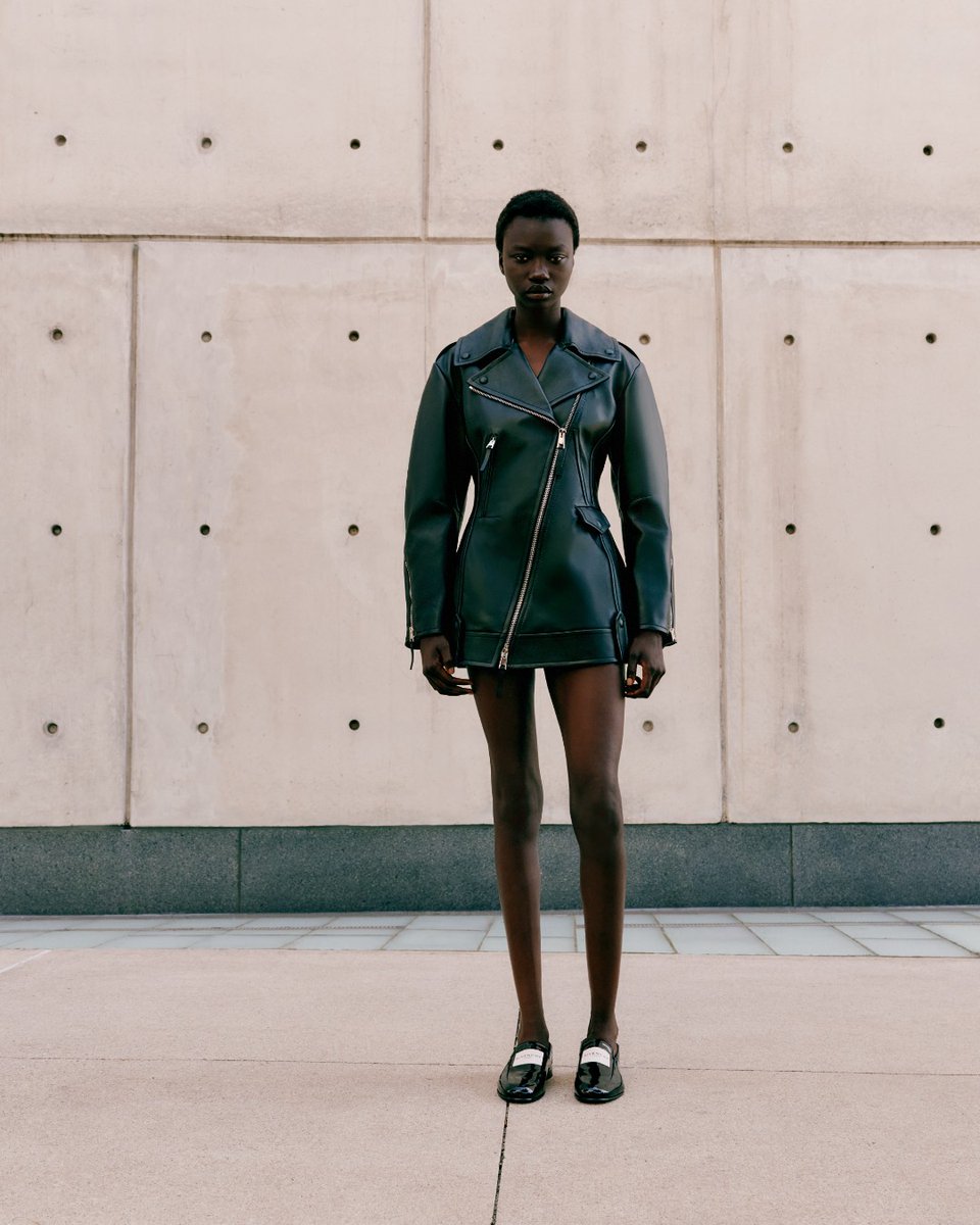 Barneys New York tweet media