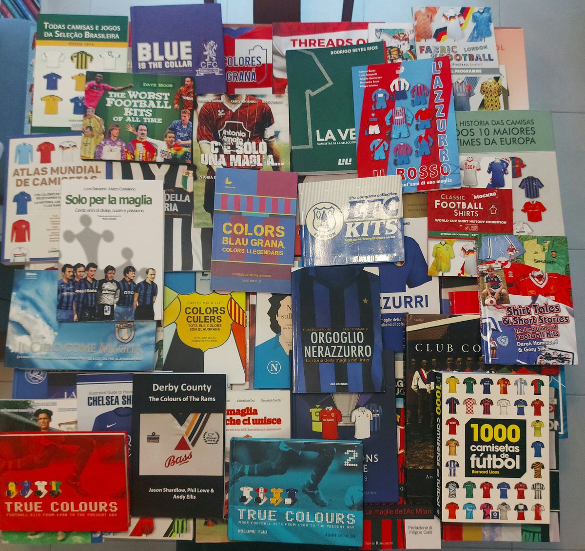 La col.lecció de llibres de samarretes va a tota marxa!!!!....ja en son 95...a punt dels 100!!!!