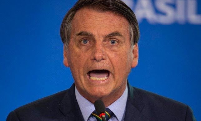 tracklist's tweet image. 🚨 Jair Bolsonaro foi preso preventivamente neste sábado (22) devido a uma tentativa de rompimento da tornozeleira eletrônica ocorrida nesta madrugada.

O ex-presidente foi encaminhado diretamente à Superintendência da Polícia Federal, em Brasília.