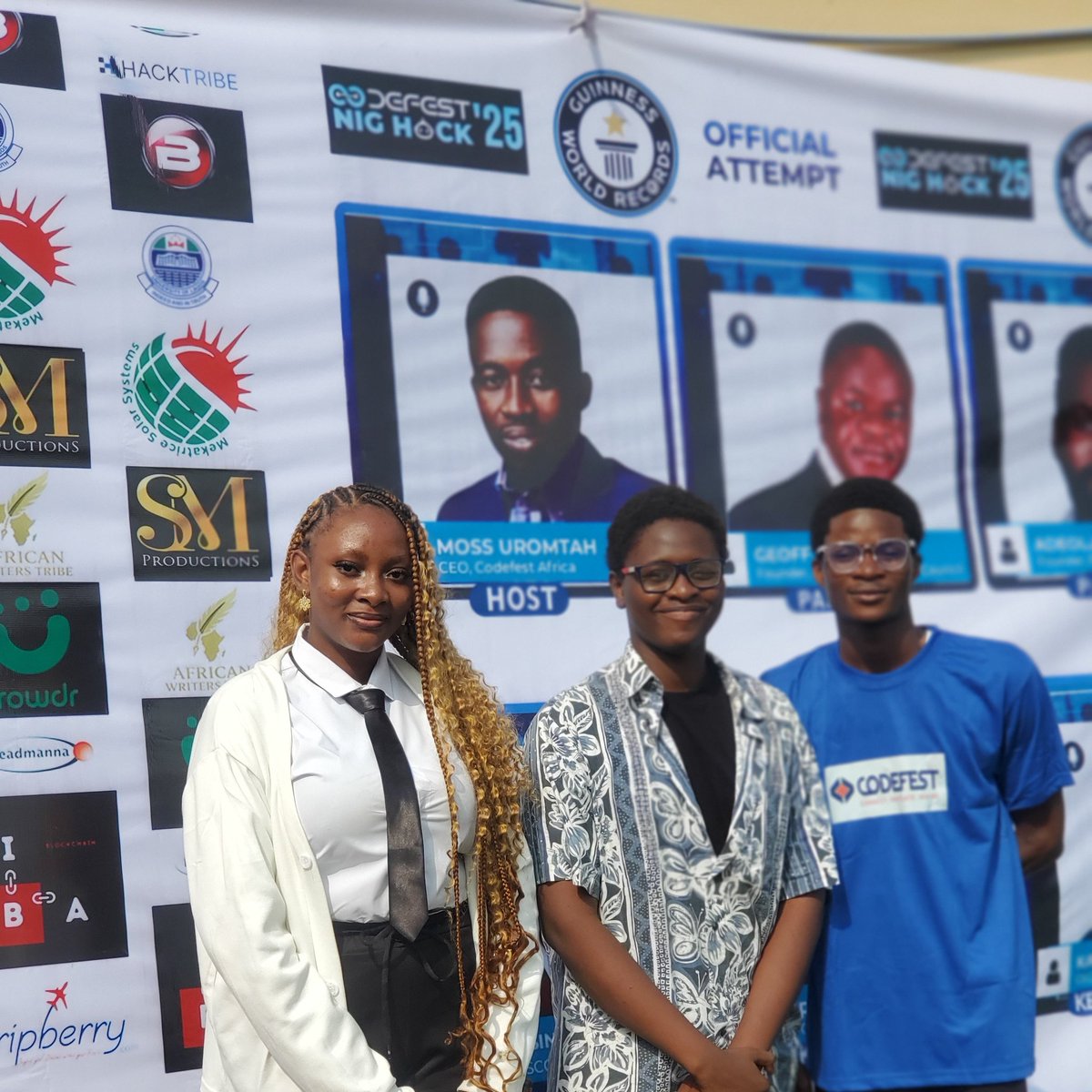 cuprous_16's tweet photo. Met GREAT MINDS!🔥
@Ayomama_ng went on another whole level of creating an app that can reduce death of pregnant women.
Was really impressed at the idea❤️
#AYOMAMA https://t.co/cPjQqxR7QC