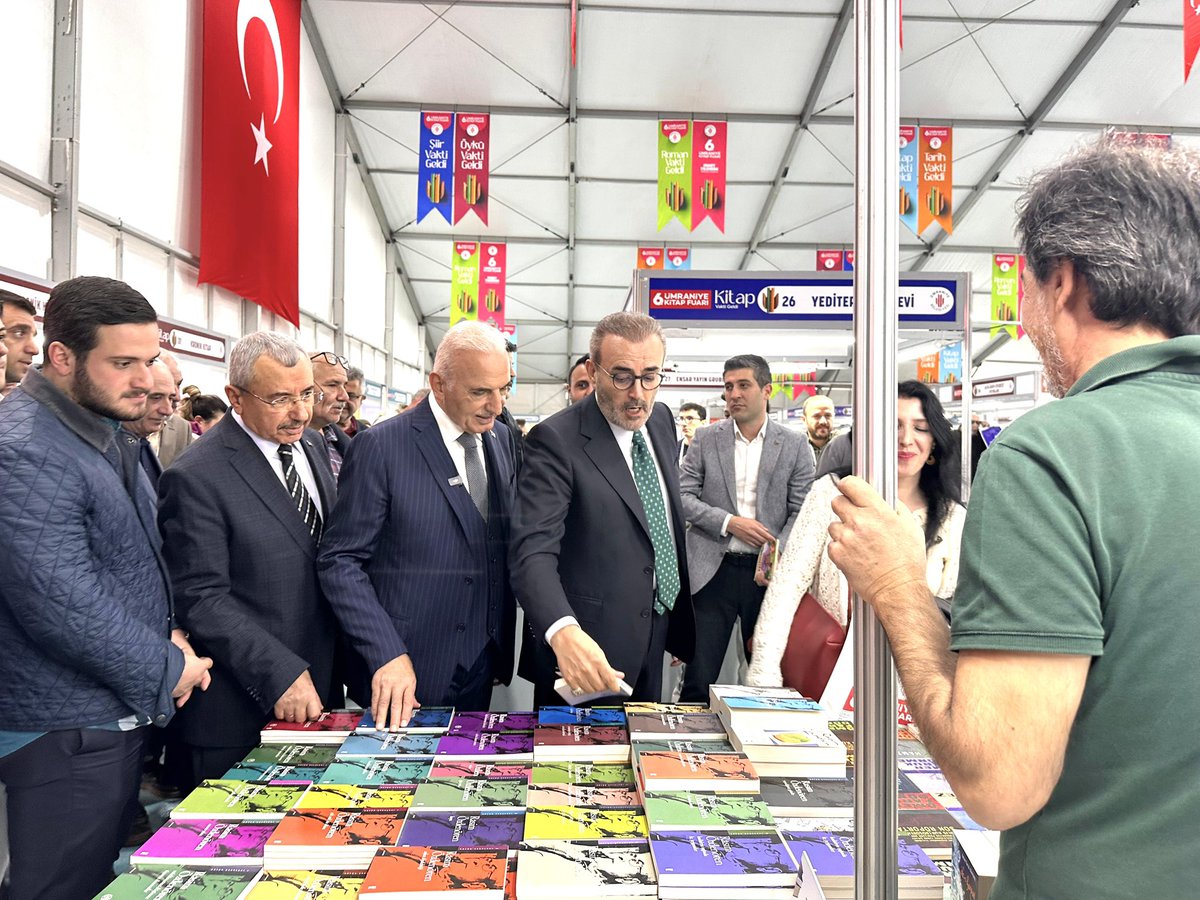 Ümraniye Belediyesi 6. Kitap Fuarının açılışına katıltım. Çok sayıda yayınevinin stand açtığı fuara kitap severlerin kalabalıklığı sevindiriciydi. 

Açılışa önceki dönemler Kültür ve Turizm Bakanımız <a href="/mahirunal/">Mahir Ünal 🇹🇷</a> ve çok sayıda davetli katıldı. Belediye Başkanımız <a href="/ismetyildirimtr/">İsmet Yıldırım</a>