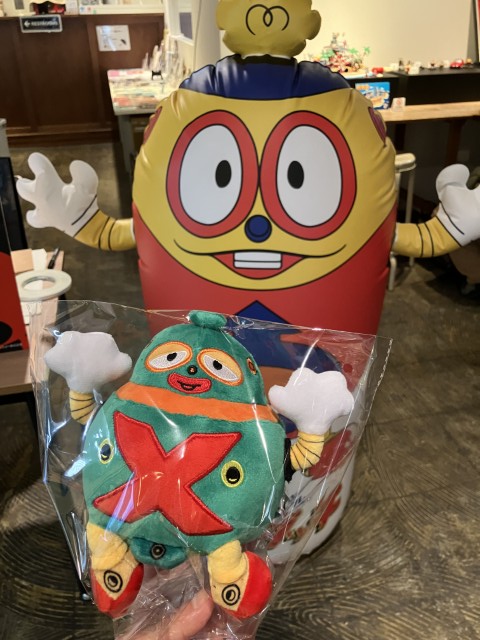 浅草橋で行われたロボダッチファンのイベントで、無事ロボXのぬいぐるみを購入。少し溶けたみたいに歪んでますけど、すけべえキャラのロボXですから御愛嬌OK♪#ロボダッチ #今井科学