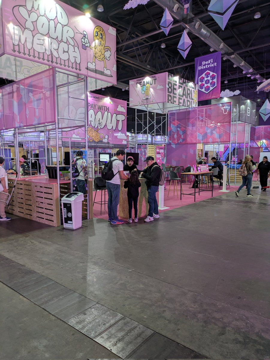 s3b0o0's tweet image. If the founder himself is still at his booth on the final day—Saturday morning—you know he’s going to make it.