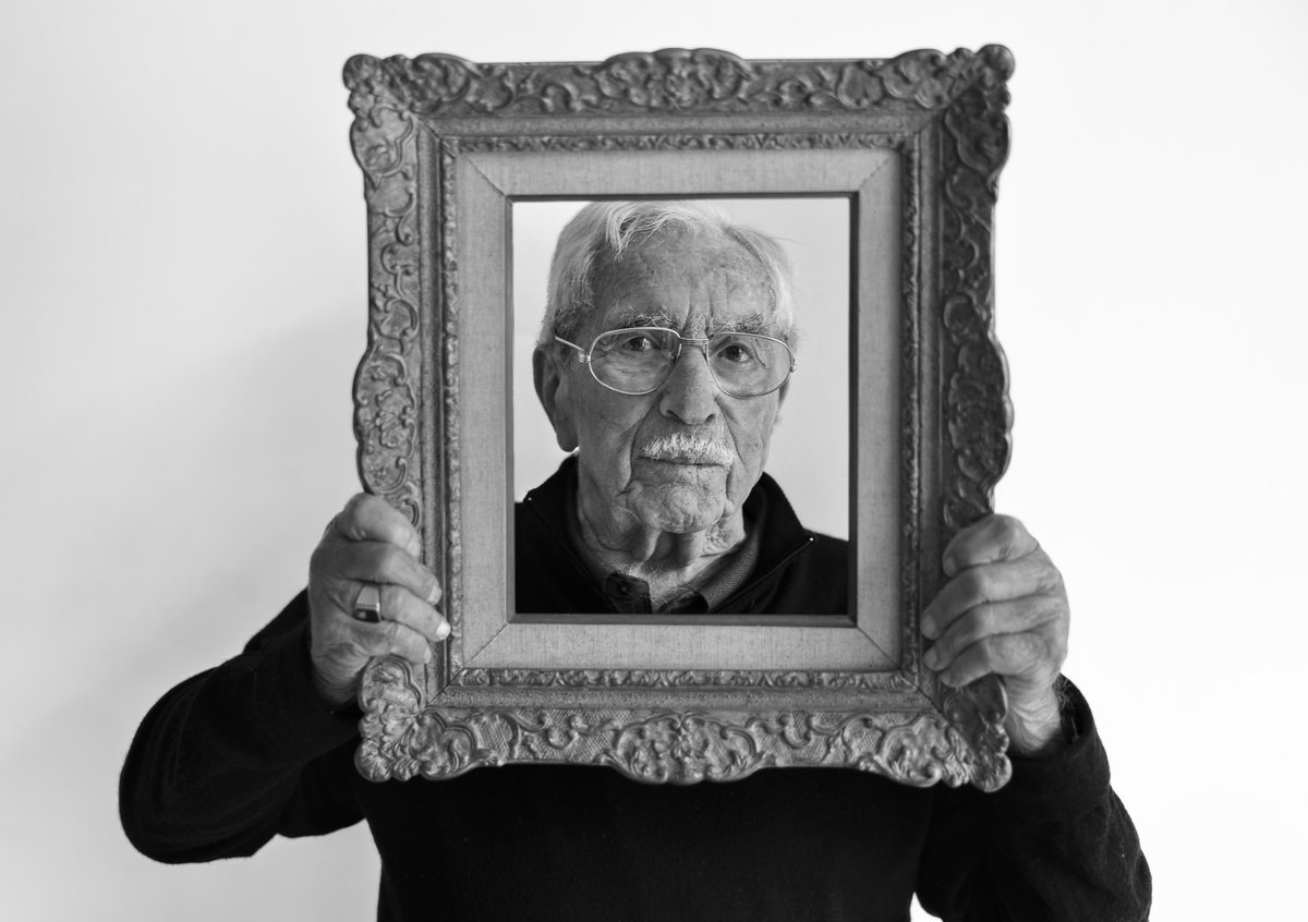 guybirenbaum's tweet image. Robert Birenbaum #akapapa s’est éteint ce matin, tranquillement, entouré des siens, à l’âge de 99 ans.
Il va rejoindre enfin sa Tauba bien-aimée #akamaman. 
Il avait rencontré Tauba, le jour de la Libération de Paris, le 25 août 1944. Seule la mort de Tauba, en 2009, les avait…