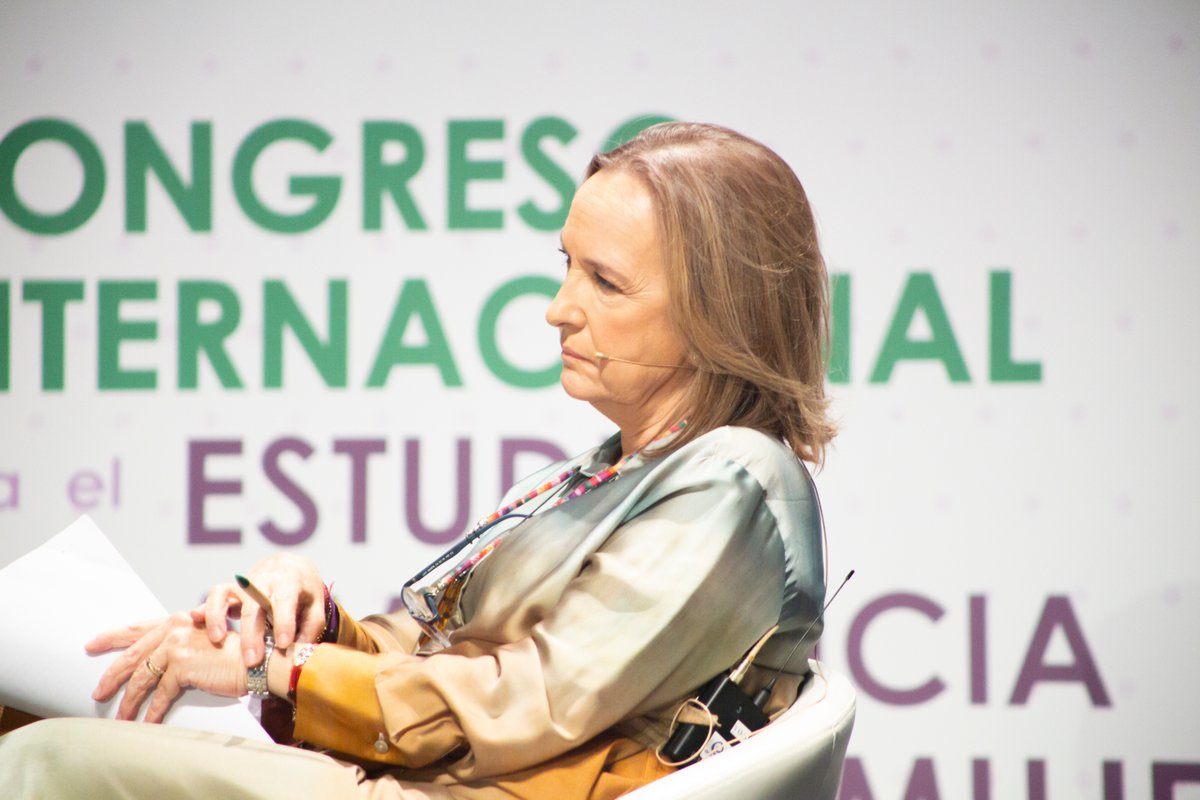 🟣 La Mesa 2 del #16CongresoVG analizó cómo proteger a la infancia y juventud frente a violencias que siguen normalizadas: microviolencias, control, presión digital y desinformación.

Con Rosario del Rey, Mónica Domínguez y Marta Valcarce. Moderó José Juan Núñez Timermans.