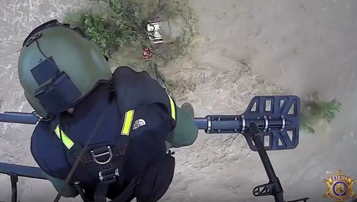 #SoundOfService KPNX (US): A Maricopa County (Arizona) Sheriff’s Office helicopter crew rescued three people from a van following flash flooding Nov. 18 in Wickenburg.
.
.
.
Link to the news: 12news.com/article/weathe…