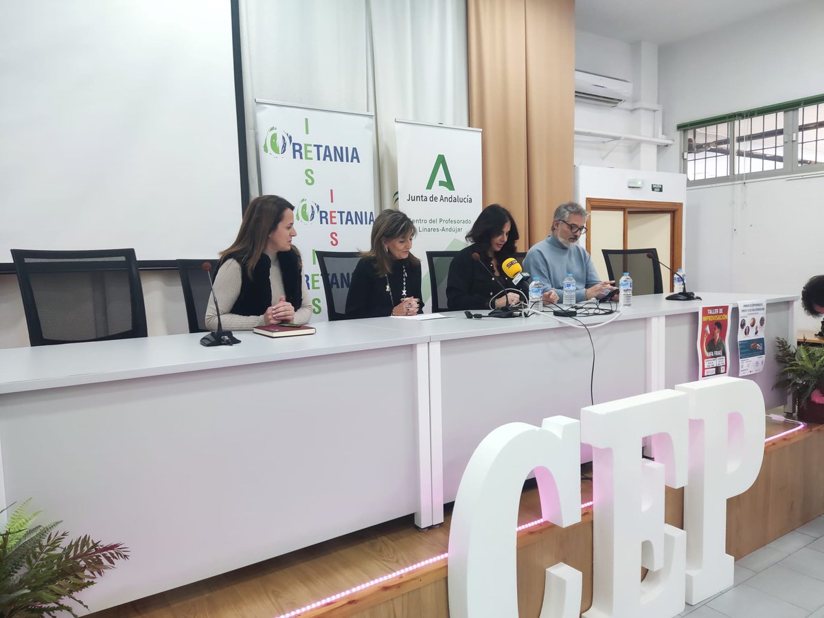 ⚪ EMPRENDIMIENTO
Presentadas las Jornadas de Emprendimiento Fomenta tu cultura emprendedora: la inspiración comienza aquí, organizadas por los IES Reyes de España y Oretania con el apoyo del Ayuntamiento de #Linares.

🔹 La edil de Educación, Rosario Jódar, participó en el acto.