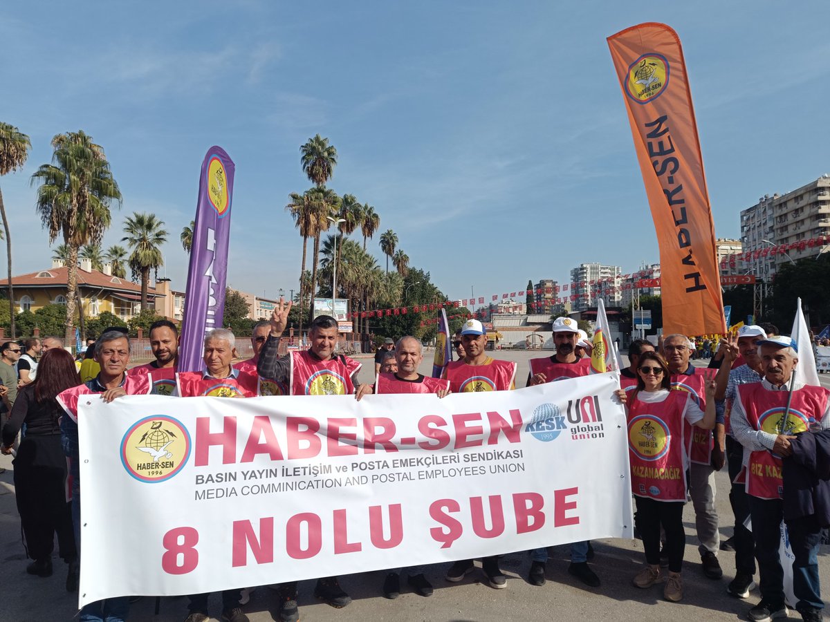 📢 #Adana mitinginden sesleniyoruz!

📉 Adil bir ücret ve huzurlu bir hayat talep ediyoruz. 

📌 Çocuklarımıza harçlık verirken mahcup olmak istemiyoruz. 

⚠️ Sesimizin duyulmasını istiyoruz: #Geçinemiyoruz!
️
✊🏼 Halk için bir bütçe, demokratik bir Türkiye için mücadele