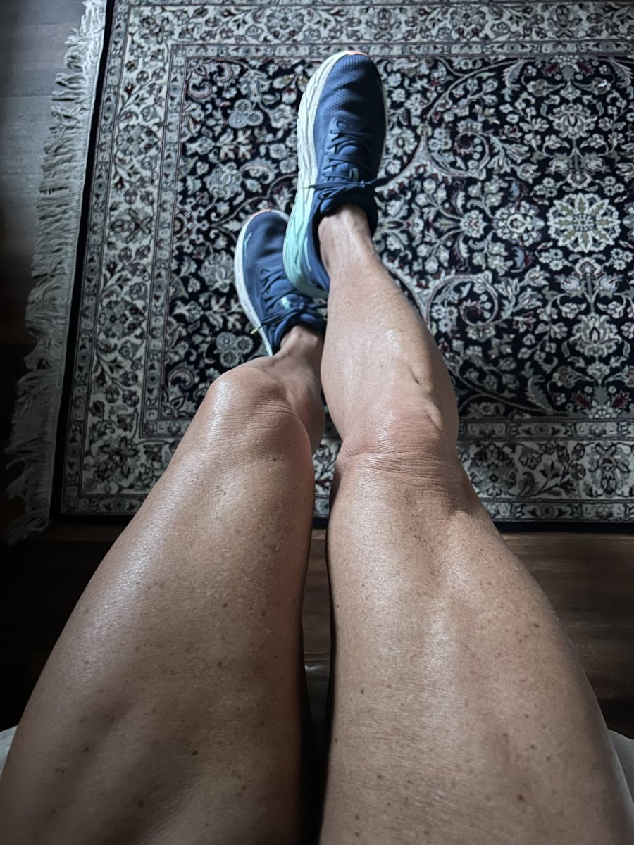 Just crushed my workout! 💪🏻 My knees need Botox 😩