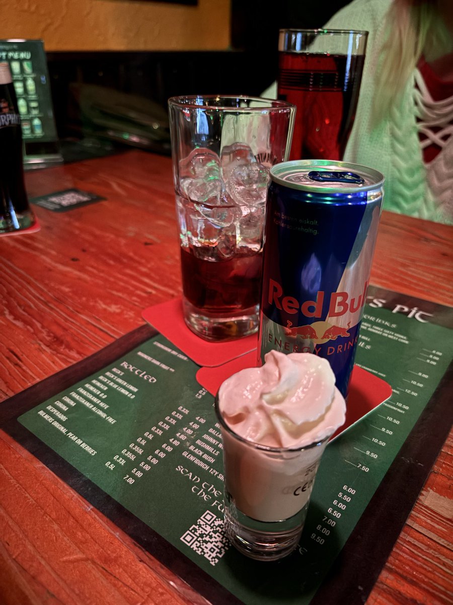 A mega fun evening at the Irish pub

#irish #irishpub #fun