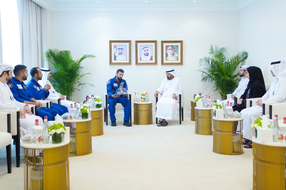 astro_hazzaa's tweet image. كان لي الشرف بلقاء سمو الشيخ أحمد بن سعيد آل مكتوم، رئيس هيئة دبي للطيران المدني رئيس مطارات دبي الرئيس الأعلى الرئيس التنفيذي لطيران الإمارات والمجموعة، خلال فعاليات معرض دبي للطيران 2025.
شكرًا لسموكم على هذا اللقاء المميز، وعلى جهودكم التي بفضلها يكبر هذا الحدث من نسخة إلى…