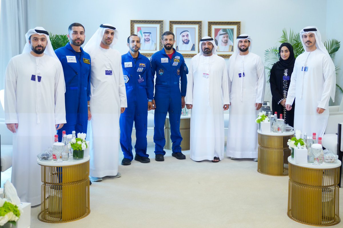 astro_hazzaa's tweet image. كان لي الشرف بلقاء سمو الشيخ أحمد بن سعيد آل مكتوم، رئيس هيئة دبي للطيران المدني رئيس مطارات دبي الرئيس الأعلى الرئيس التنفيذي لطيران الإمارات والمجموعة، خلال فعاليات معرض دبي للطيران 2025.
شكرًا لسموكم على هذا اللقاء المميز، وعلى جهودكم التي بفضلها يكبر هذا الحدث من نسخة إلى…