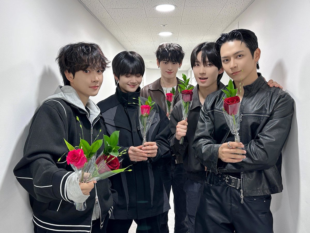 𝐵𝑎𝑐𝑘 𝑇𝑜 𝐵𝐴𝑆𝐸 💐
기억 속에 오래도록 피어날 하루☺️🩷
함께해 주셔서 감사합니다. 좋은 주말 보내기! 

#NOMAD #노매드