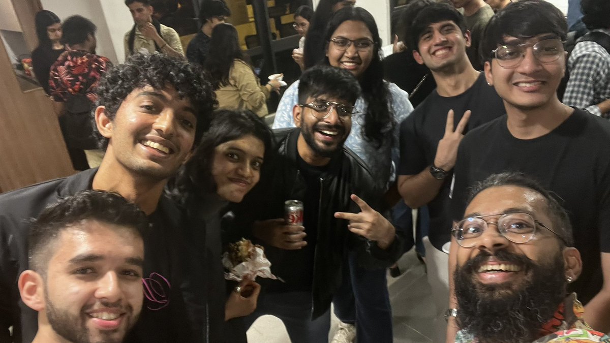 reddy2go's tweet photo. gang gang @RaksAndRoll @ShreekarPuranik @chickenpaparazi @mittalbhumika7 @ishanspatil @AltCarbonIndia https://t.co/Mq1NaPxGAp
