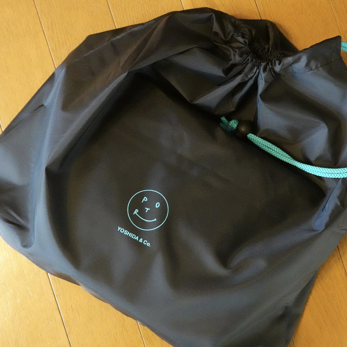 lily_suiren's tweet image. POTRの新作「GLOSS」
“ジュエリーみたいに輝きを添える”がテーマのシリーズ
あまりにも可愛いので我慢できず買ってしまいました🥹
POTRのスマイル柄が、KENTOSのチャームとさりげなくリンクしてて嬉しい🥰💓
#POTR
#GLOSS  
#山﨑賢人