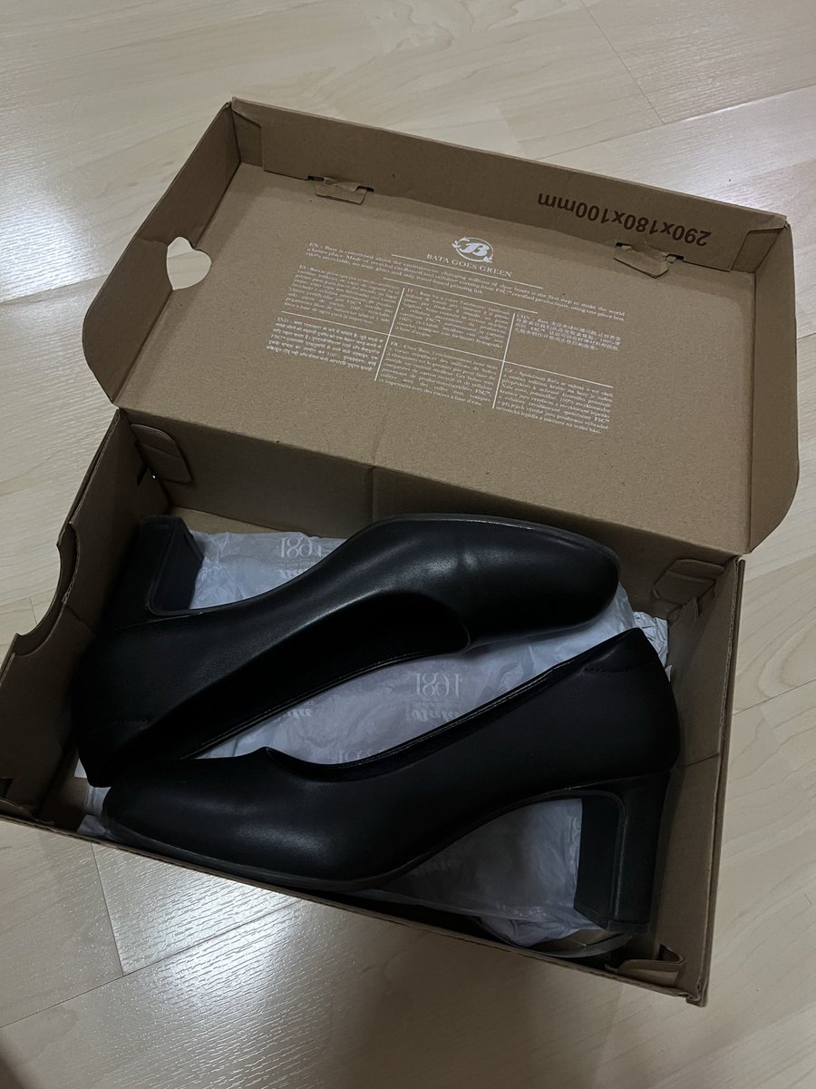 Npswrr's tweet photo. ส่งต่อรองเท้ารับปริญญา 🎓🤟🏻
Bata 2.5 นิ้ว best seller!!
ใส่ 1 ครั้งถ้วน + ใส่กันกัดแล้ว

สภาพ 99% 500฿ ส่งฟรี
📍inbox สอบถามได้ 
#รองเท้ามือสอง #รองเท้ารับปริญญา #รับปริญญา #ส่งต่อรองเท้า #bata https://t.co/gCkrobQb8d