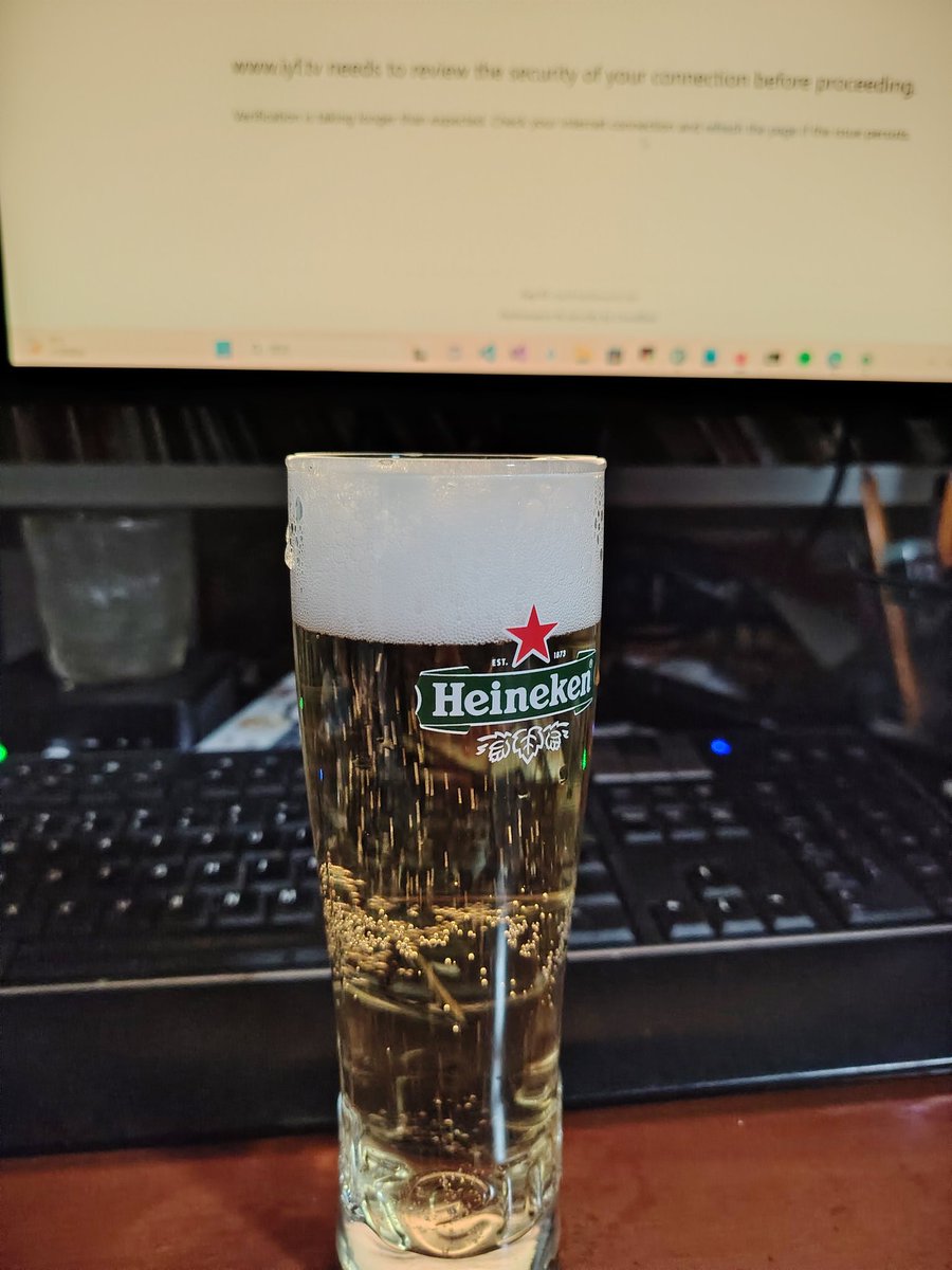 今天摆烂不练了，太冷了又没带衣服回家（都是借口），喝点啤酒美滋滋