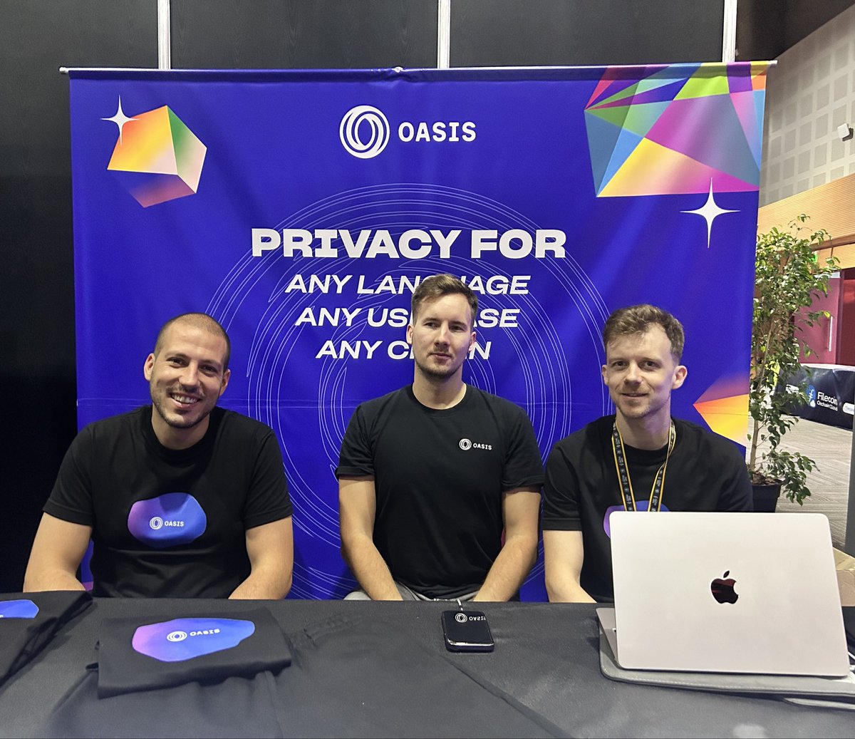 OasisProtocol's tweet image. The Oasis team is on site at the CEC helping builders get started with Sapphire, ROFL, and ERC-8004 agent workflows. Let’s build!