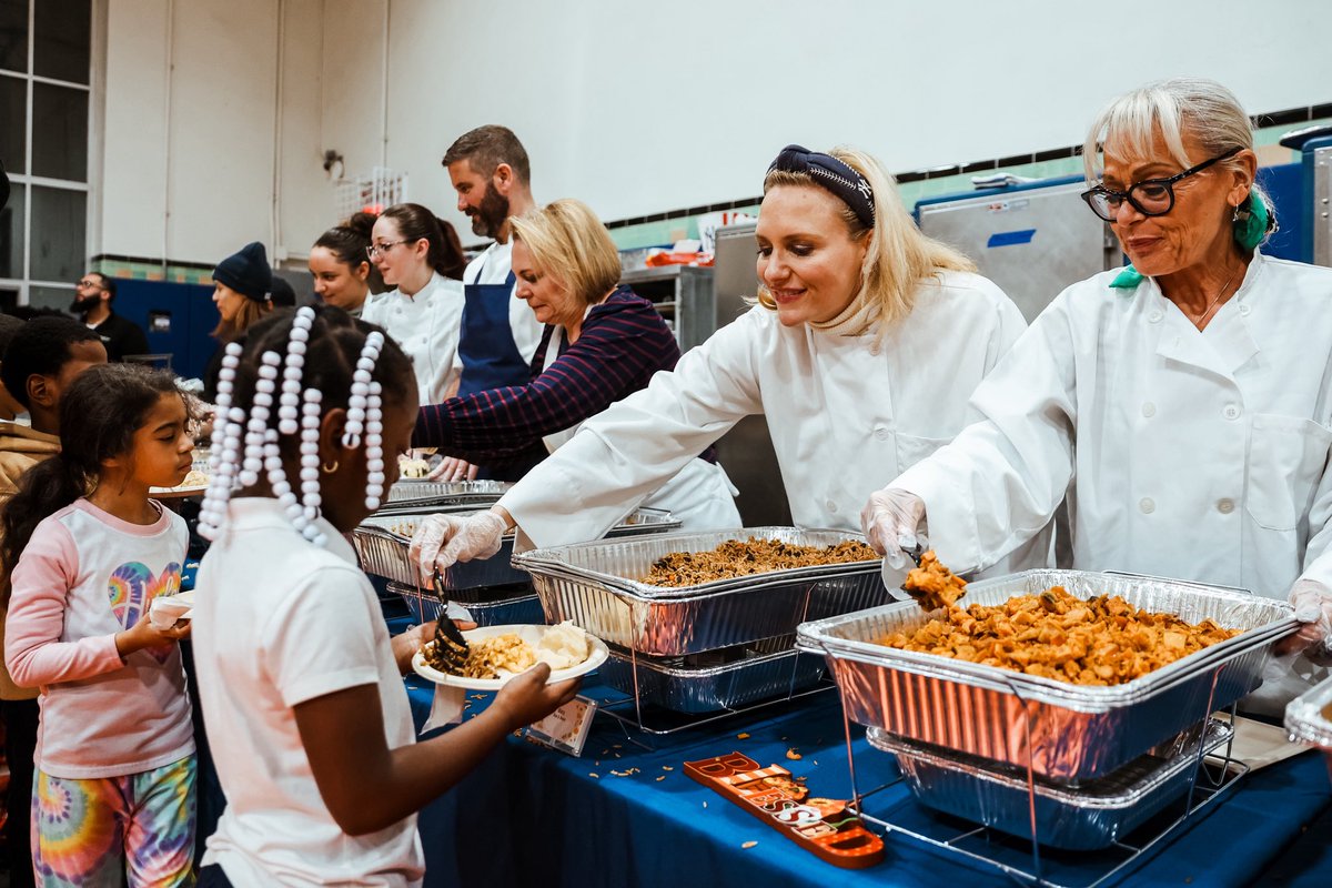 Yankees's tweet photo. Last night, we teamed up with @LegendsGlobal_ &amp; @SCAN_Harbor (Supportive Children's Advocacy Network) to host a Thanksgiving Feast for several hundred local families at the Rev. T. Wendell Foster Rec Center, across the street from Yankee Stadium 🍽️💙 https://t.co/O7JgJpstNr