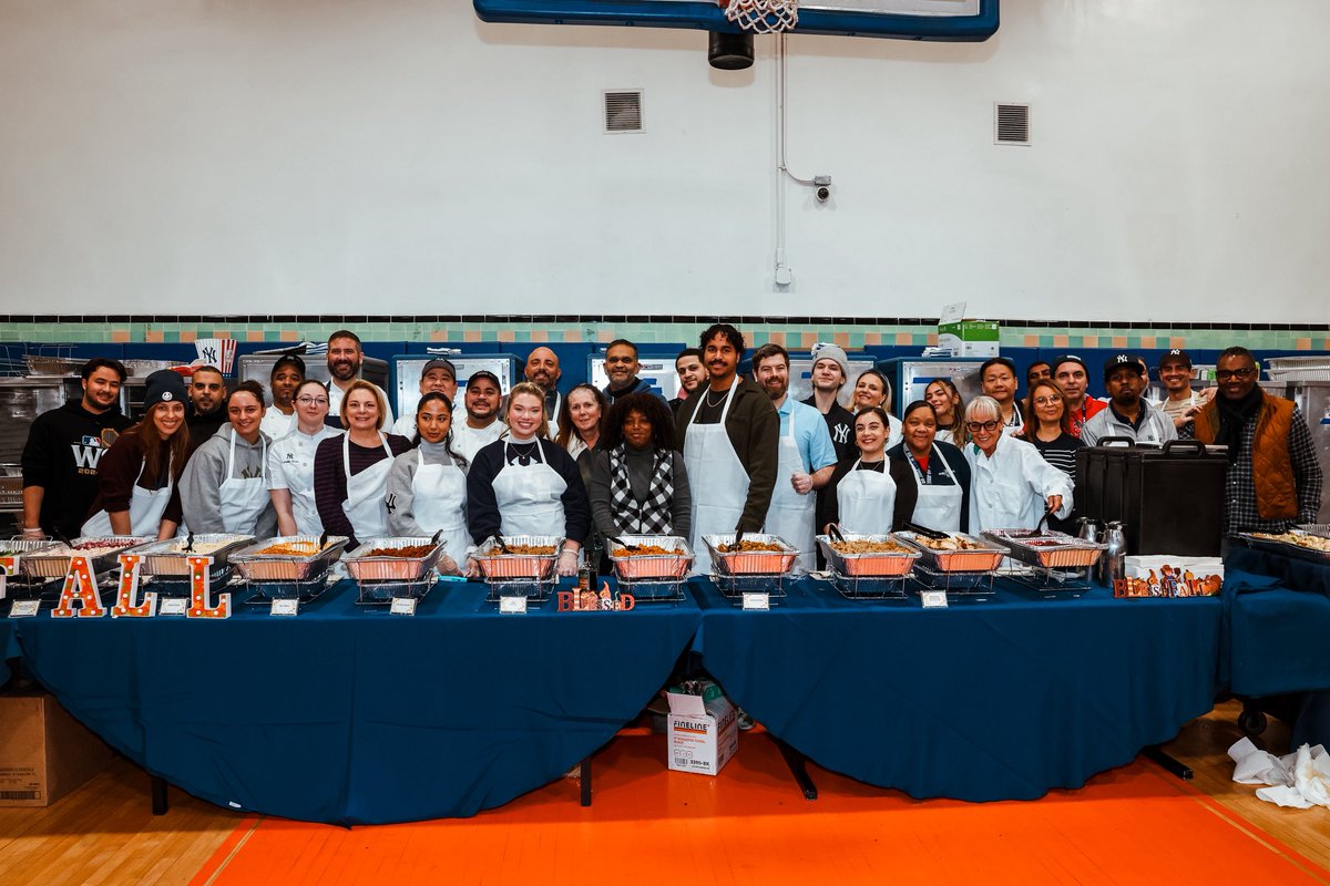 Yankees's tweet photo. Last night, we teamed up with @LegendsGlobal_ &amp; @SCAN_Harbor (Supportive Children's Advocacy Network) to host a Thanksgiving Feast for several hundred local families at the Rev. T. Wendell Foster Rec Center, across the street from Yankee Stadium 🍽️💙 https://t.co/O7JgJpstNr