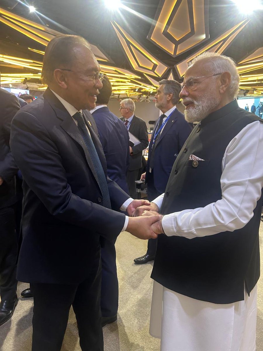 narendramodi's tweet image. Had a great exchange of views with Prime Minister Anwar Ibrahim of Malaysia. India and Malaysia will continue to work together to diversify bilateral cooperation.

@anwaribrahim