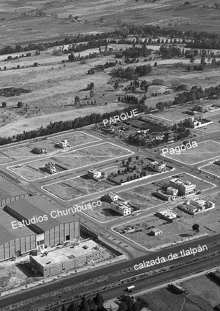 cronicabanqueta's tweet image. ORIGEN DE LA COLONIA COUNTRY CLUB
¿Por qué se llama Country Club?
La colonia se llama &quot;Country Club&quot; debido a su proximidad al Club de Golf México, que se fundó en terrenos que antes eran un campo de golf.
La colonia se urbanizó a partir de la década de 1940 y su nombre fue…