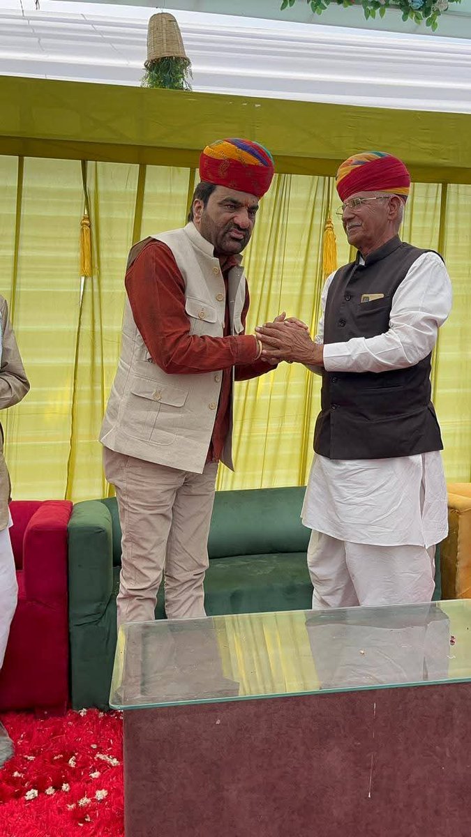 hanumanbeniwal's tweet image. आज नागौर संसदीय क्षेत्र के ग्राम तरनाऊ में श्री घेवररामजी,श्री पदमारामजी, श्री राधाकिशनजी (अ.), श्री राजेशजी सांगवा (पूर्व प्रधान) , श्री शैतानराम सांगवा(सरपंच तरनाऊ) के परिवार में आयोजित वैवाहिक कार्यक्रम में सम्मिलित होकर
नव- विवाहित दंपतियों को वैवाहिक जीवन की शुभकामनाएं…