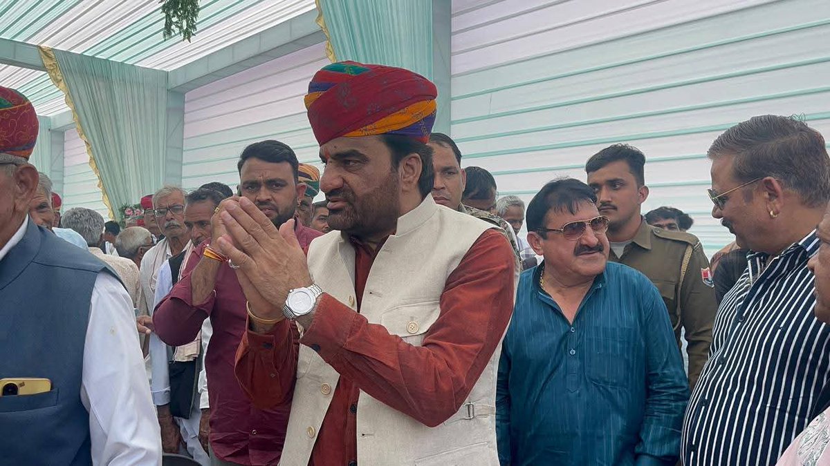 hanumanbeniwal's tweet image. आज नागौर संसदीय क्षेत्र के ग्राम तरनाऊ में श्री घेवररामजी,श्री पदमारामजी, श्री राधाकिशनजी (अ.), श्री राजेशजी सांगवा (पूर्व प्रधान) , श्री शैतानराम सांगवा(सरपंच तरनाऊ) के परिवार में आयोजित वैवाहिक कार्यक्रम में सम्मिलित होकर
नव- विवाहित दंपतियों को वैवाहिक जीवन की शुभकामनाएं…