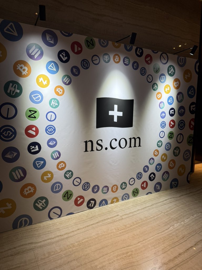 Back in my habitat 🐈‍⬛