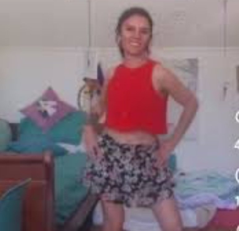 ___Pachi__'s tweet image. Camila Vallejo sin tu platita / con nuestra platita.