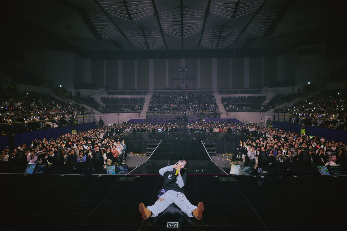 RBW_MAMAMOO's tweet image. [#문별]

문별 (Moon Byul) CONCERT TOUR
[MUSEUM : village of eternal glow]
IN SEOUL - DAY 1 🌠

오늘 공연은 눈부시게 예쁜 별이로 가득했고,
그 안에서 우리의 이야기가 시작되었습니다 💌

마을에서 함께한 시간들이 마음 깊이 스며들어
또 하나의 소중한 하루를 만들었네요 🏠

별똥별 💫…