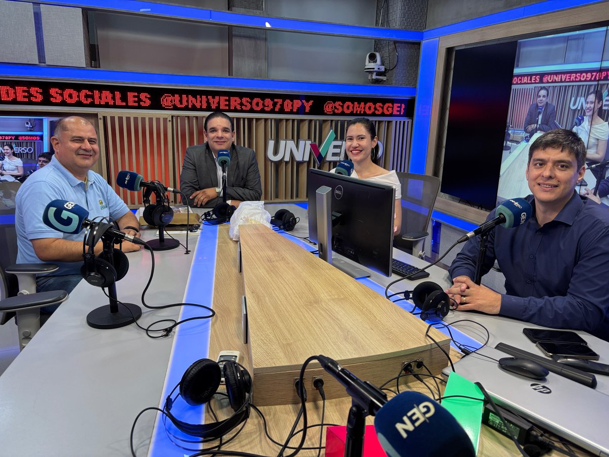 Universo970py's tweet image. #EnEstudios | Hoy nos acompañaron el Ing. Jorge Martínez, socio fundador y gerente general de la Cooperativa Serrana y el Lic. Luis Reyes, gerente comercial de @bicsapy.

📌 En esta edición abordamos un tema fundamental para el país: la inclusión financiera dentro del marco de la…