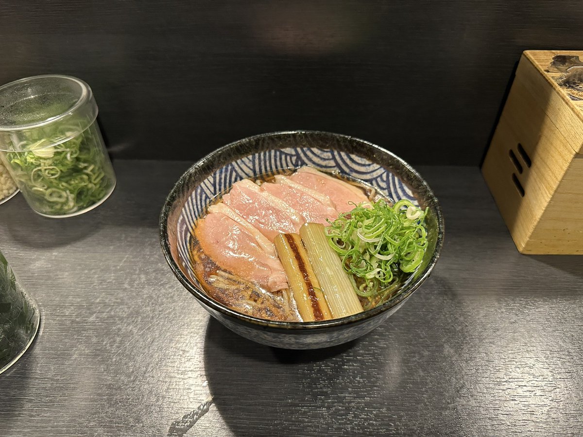 11月22日は #いい夫婦の日 🕊️
日頃の感謝を込めて、当店の“こだわり出汁”で幸せなひとときを彩ります💐✨
瀬戸内産の節5種に日本橋の濃厚醤油、煮干し鶏油で仕上げた当店自慢のお蕎麦をぜひご賞味ください🍜
皆さまのご来店を心よりお待ちしております😊
#京都鴨蕎麦麦田