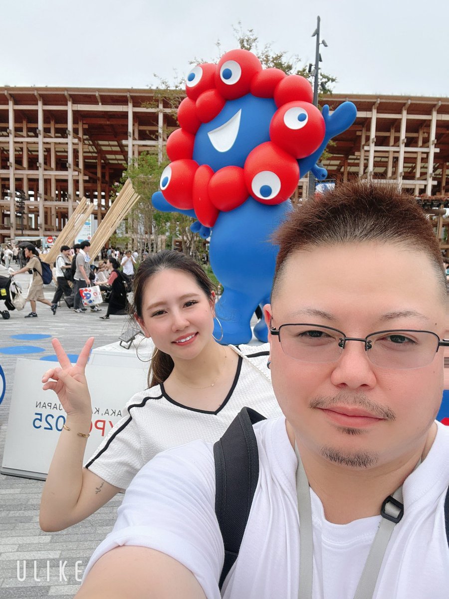 paso0801's tweet photo. 万博3回も行った🪢
いろんな国の事も知れて世界旅行気分🌍✈️
スタンプ集め、ピンバッジ集めにどハマり🍂
最高に楽しかったし4月に戻れるなら戻りたい！！！！！

キティーミャクミャクとミャクミャクのベッドドレスは好評やったみたいで、色んな人に声かけてもらったぁ🐾🖤 https://t.co/nFo3wTqOxl